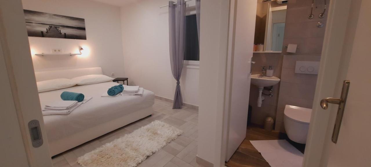 Apartments Suho Комижа Экстерьер фото