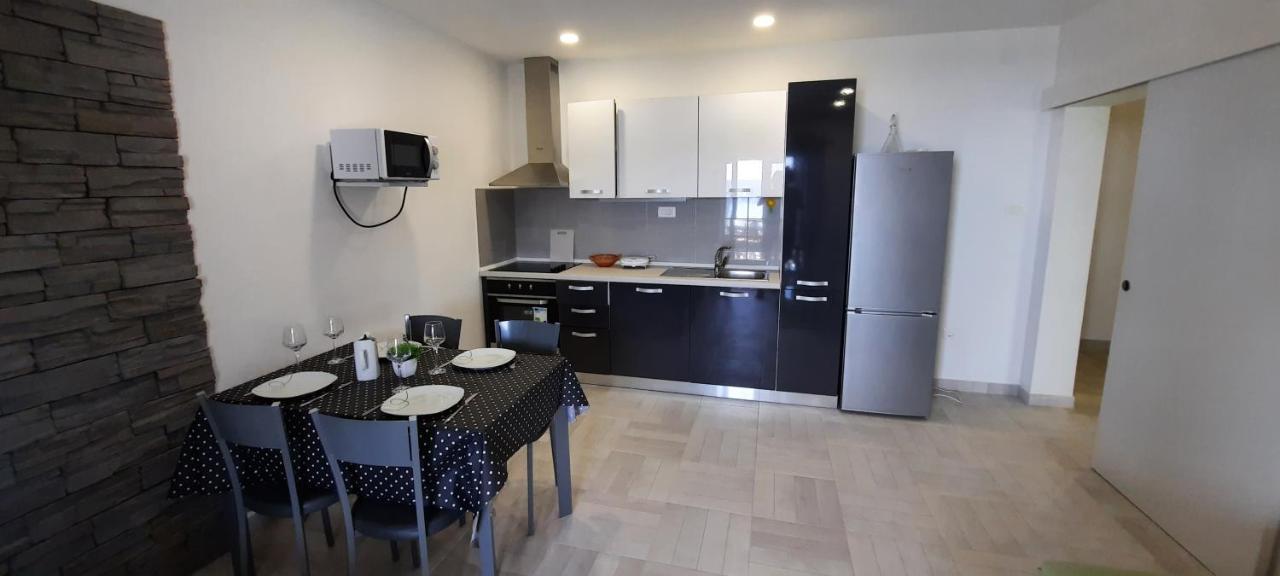 Apartments Suho Комижа Экстерьер фото